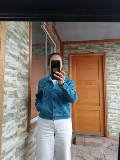 Chaqueta de mezclilla azul para mujer - miniatura 4