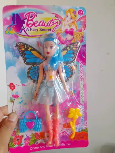 Muñeca hada con alas y accesorios - miniatura 1
