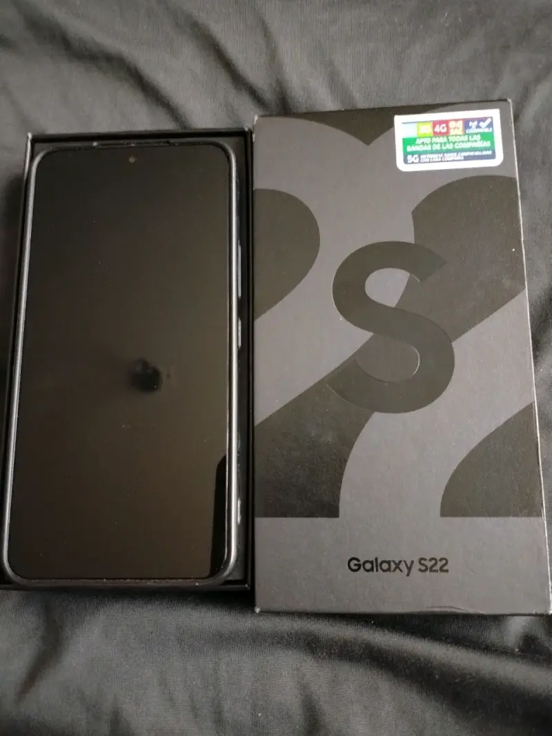 Samsung Galaxy S22 5G en caja original - 1