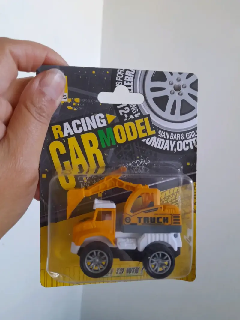 Camión de Juguete Modelo Racing Amarillo - 1