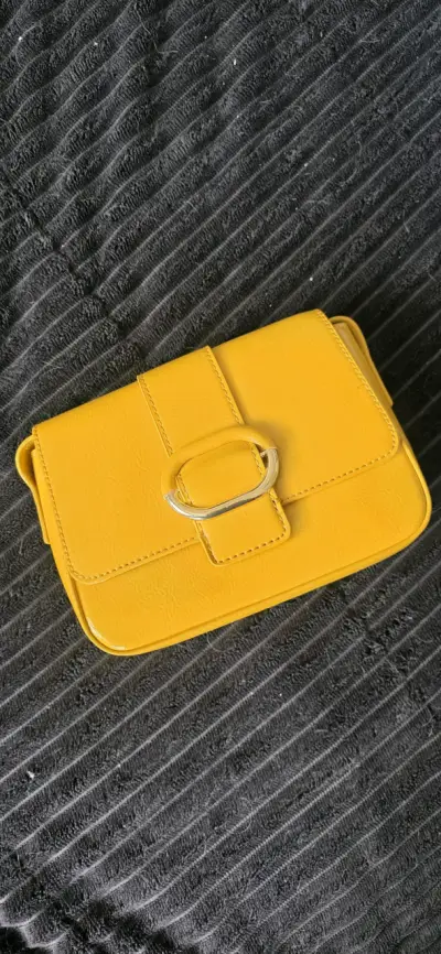 Cartera mostaza con correa ajustable - miniatura 1