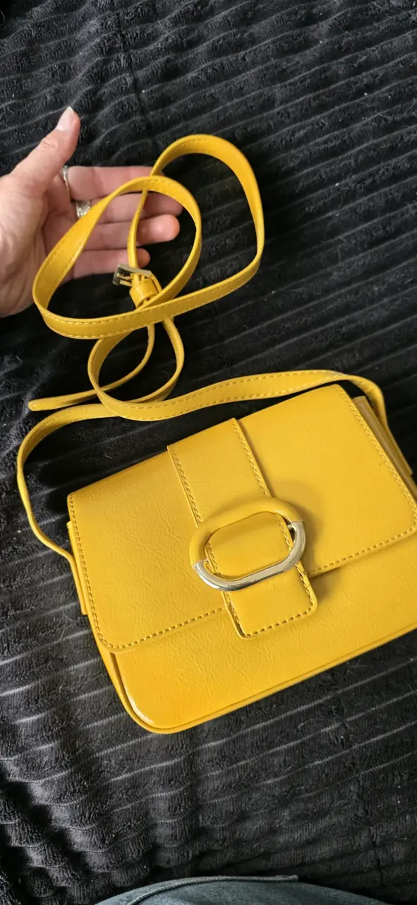 Cartera mostaza con correa ajustable - 4