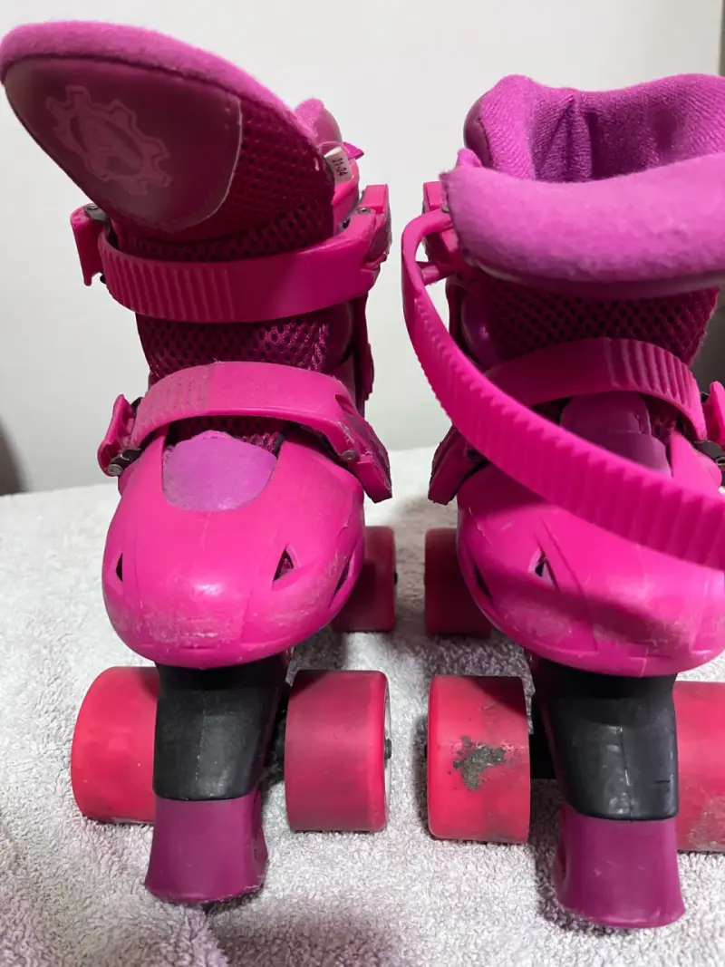 Patines de cuatro ruedas rosas para niños - 2