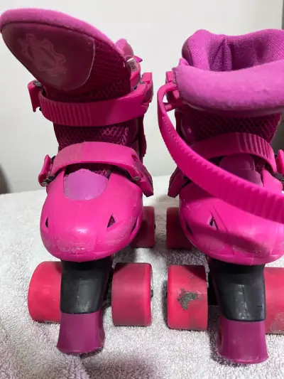 Patines de cuatro ruedas rosas para niños - miniatura 2