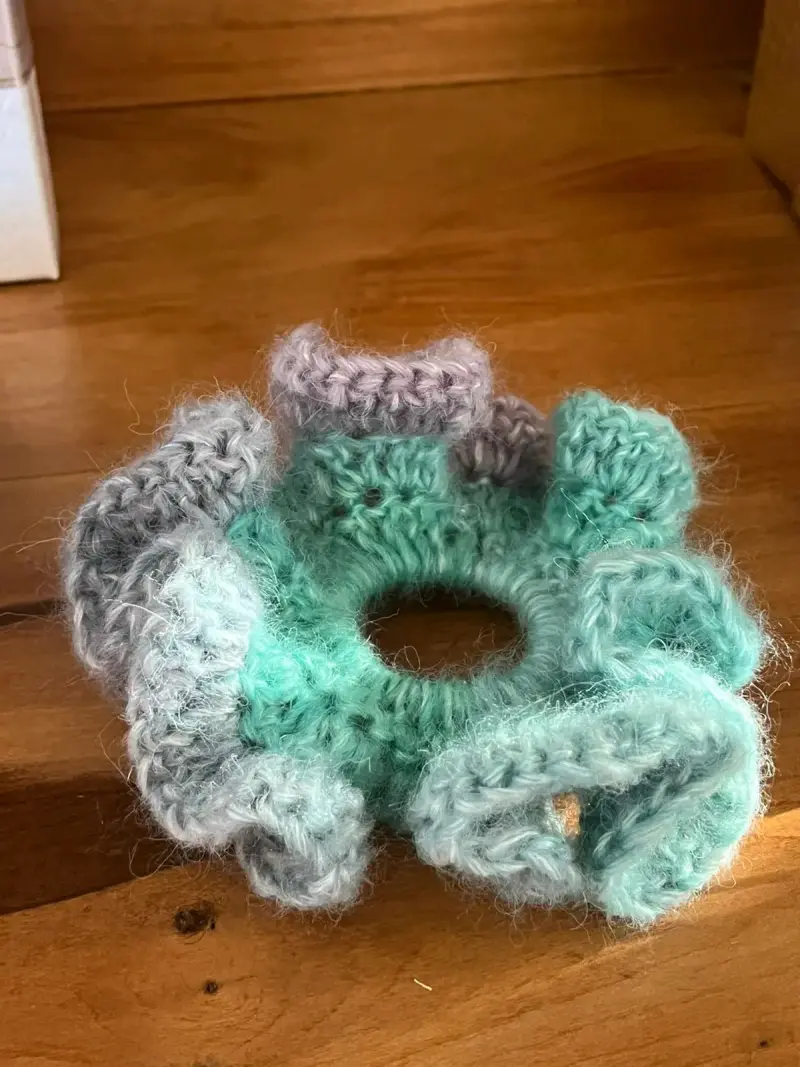 Colección de Scrunchies de Lana Hechos a Mano - 3