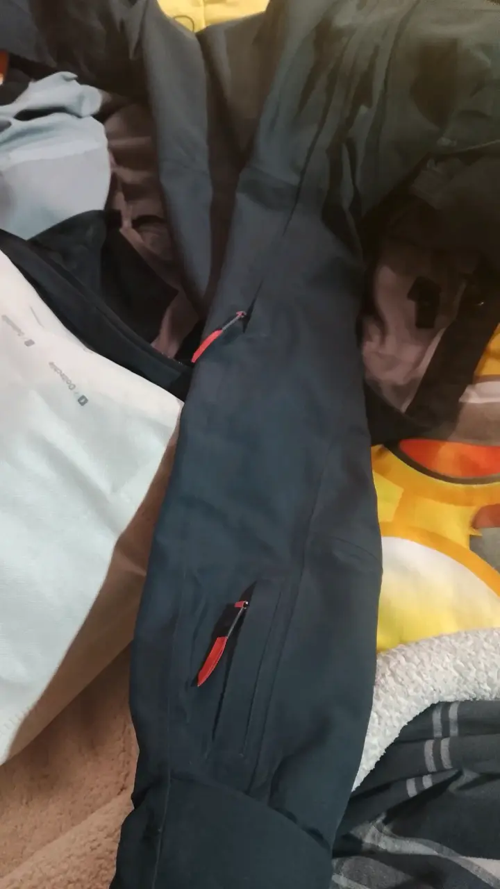 Chaqueta impermeable negra para montaña - 2
