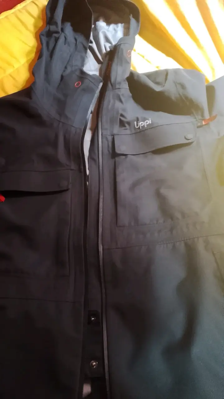 Chaqueta impermeable negra para montaña - 5