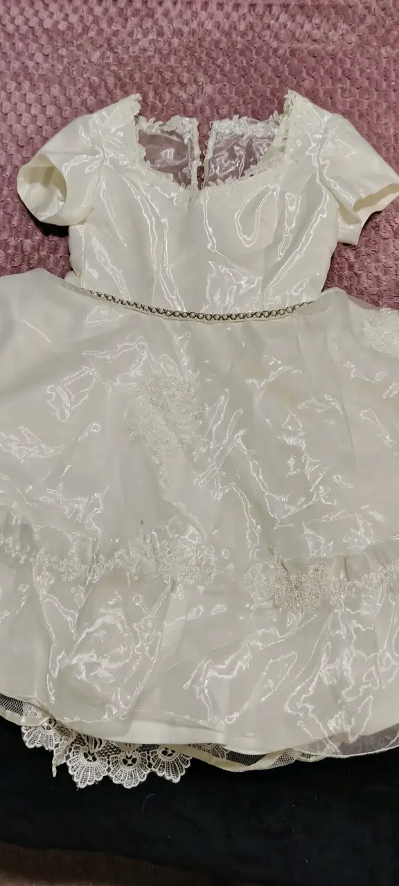 Vestido de Novia Blanco con Encaje y Detalles Elegantes - 5