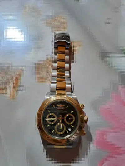 Reloj Invicta dorado y plateado con cronógrafo - miniatura 3
