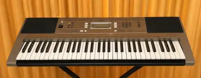 Teclado Yamaha PSR-E353 con múltiples funciones - miniatura 1
