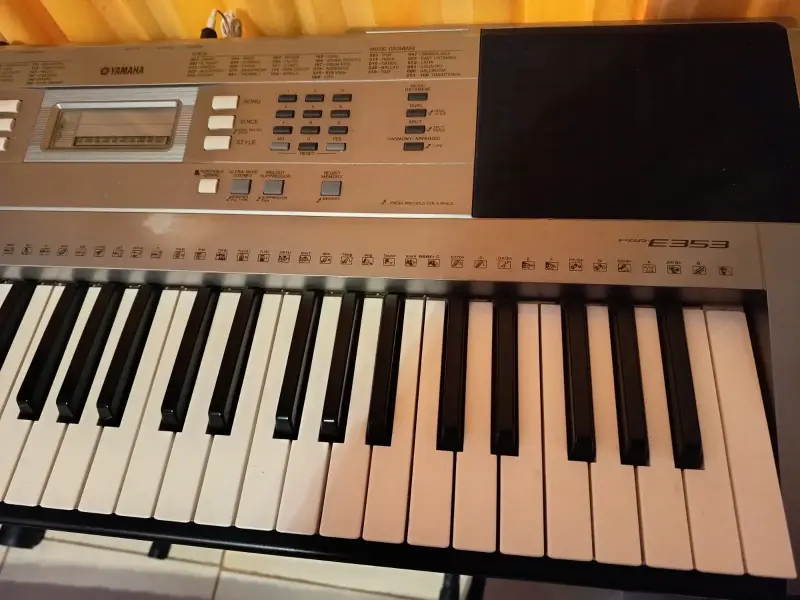 Teclado Yamaha PSR-E353 con múltiples funciones - 2