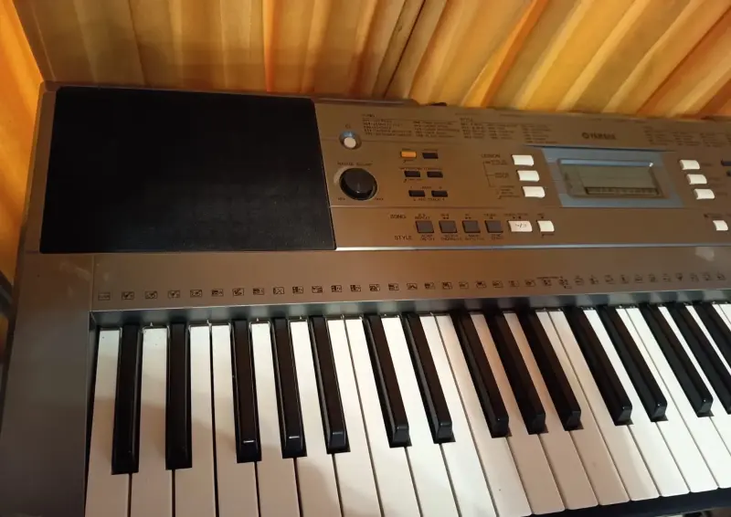Teclado Yamaha PSR-E353 con múltiples funciones - 3