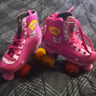 Patines de cuatro ruedas para niños con protecciones - miniatura 2