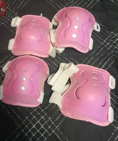 Patines de cuatro ruedas para niños con protecciones - miniatura 3