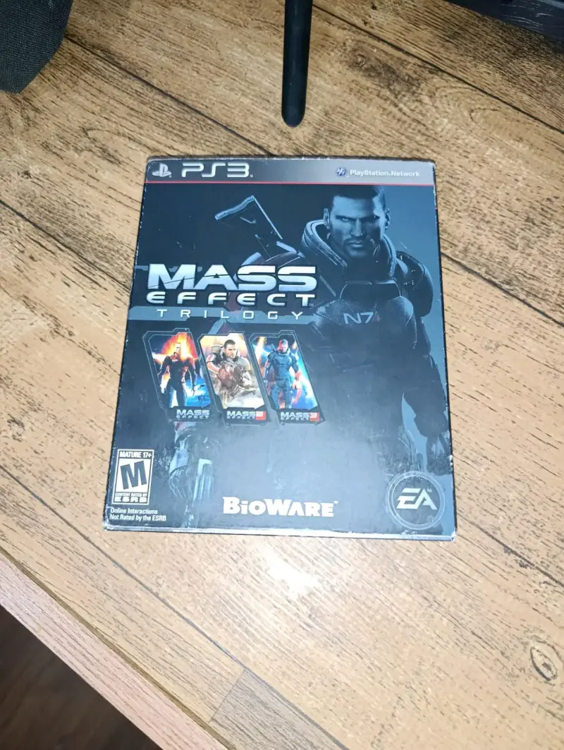 Mass Effect Trilogy PS3 Usado - 1