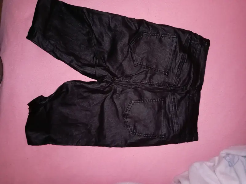 Pantalones negros de cuero sintético para mujer - 2