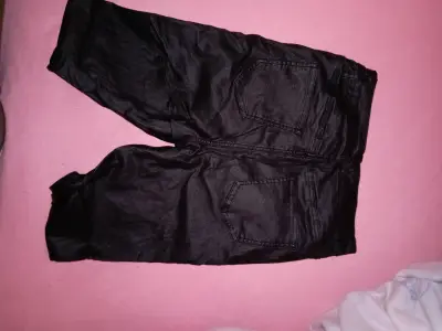 Pantalones negros de cuero sintético para mujer - miniatura 2