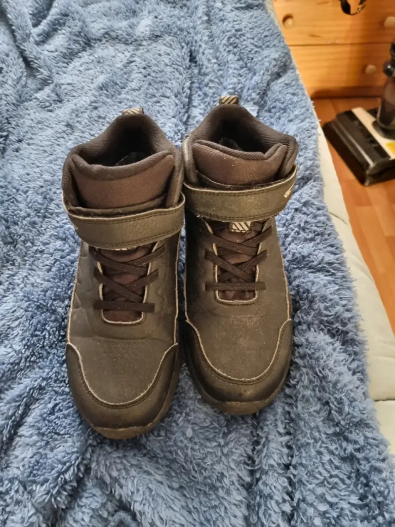 Botas negras de invierno para niños