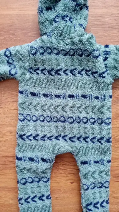 Enterito de bebé peludo con capucha - miniatura 2
