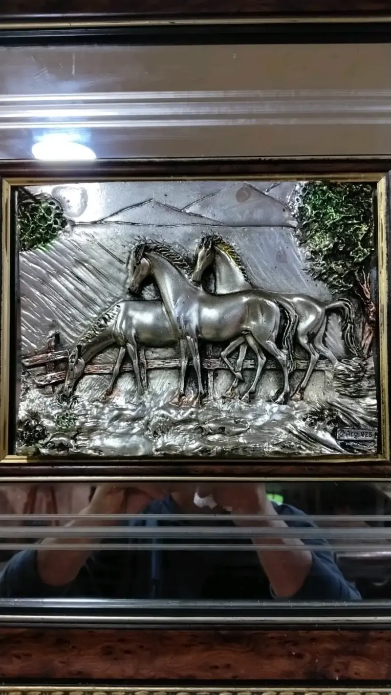 Cuadro de plata con caballos en relieve - 2