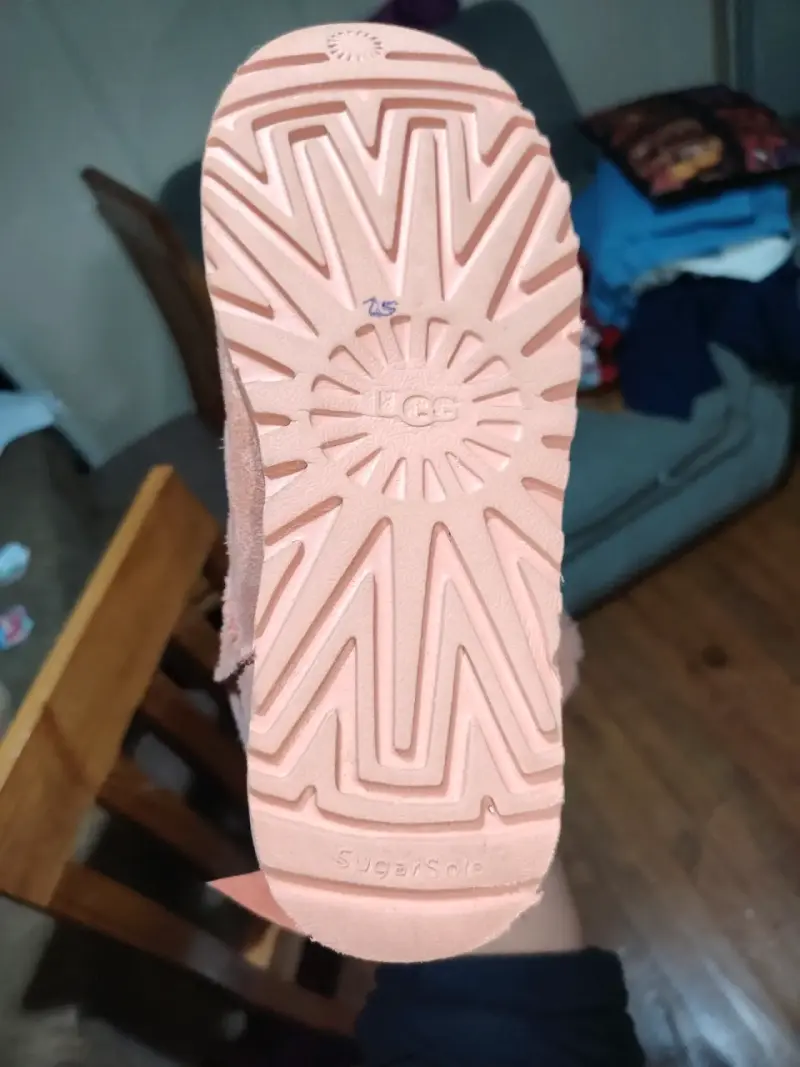 Botas UGG rosadas con lazo decorativo - 3