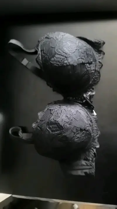 Sostén de encaje negro elegante 36B - miniatura 1