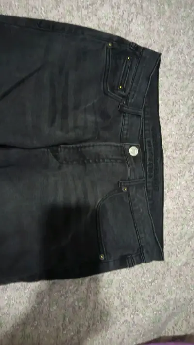Jeans negros de mezclilla para hombre - miniatura 2