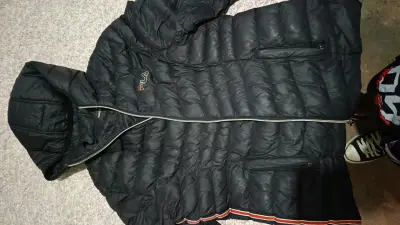 Chaqueta acolchada negra con capucha Fila - miniatura 1