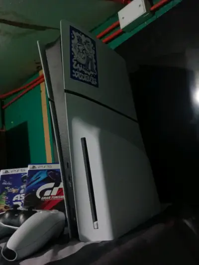Consola PS5 con 3 juegos y  2 control - miniatura 2