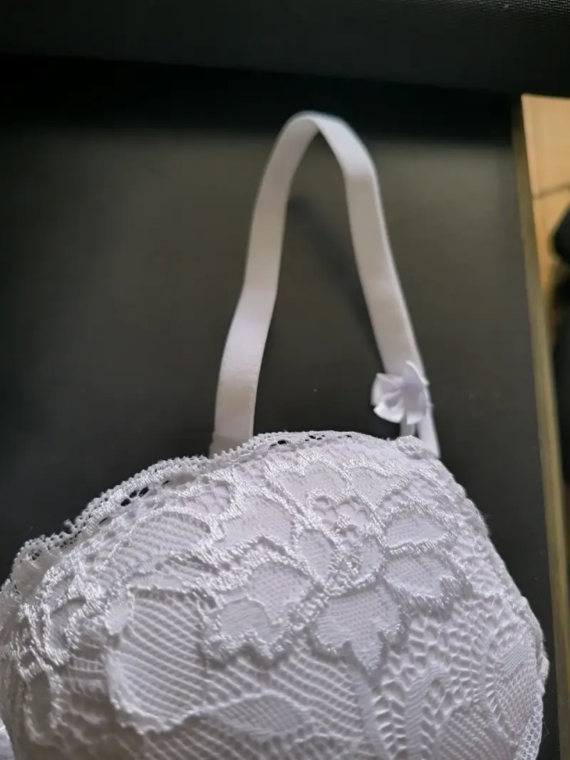 Sostén blanco de encaje 36B - 3