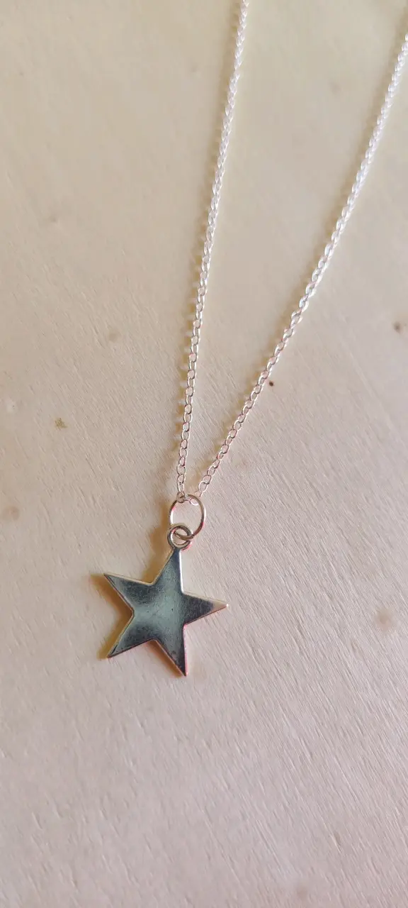 Collar de plata con colgante de estrella