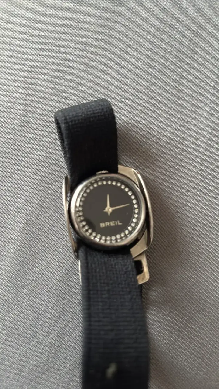 Reloj de pulsera clásico con correa negra - 2