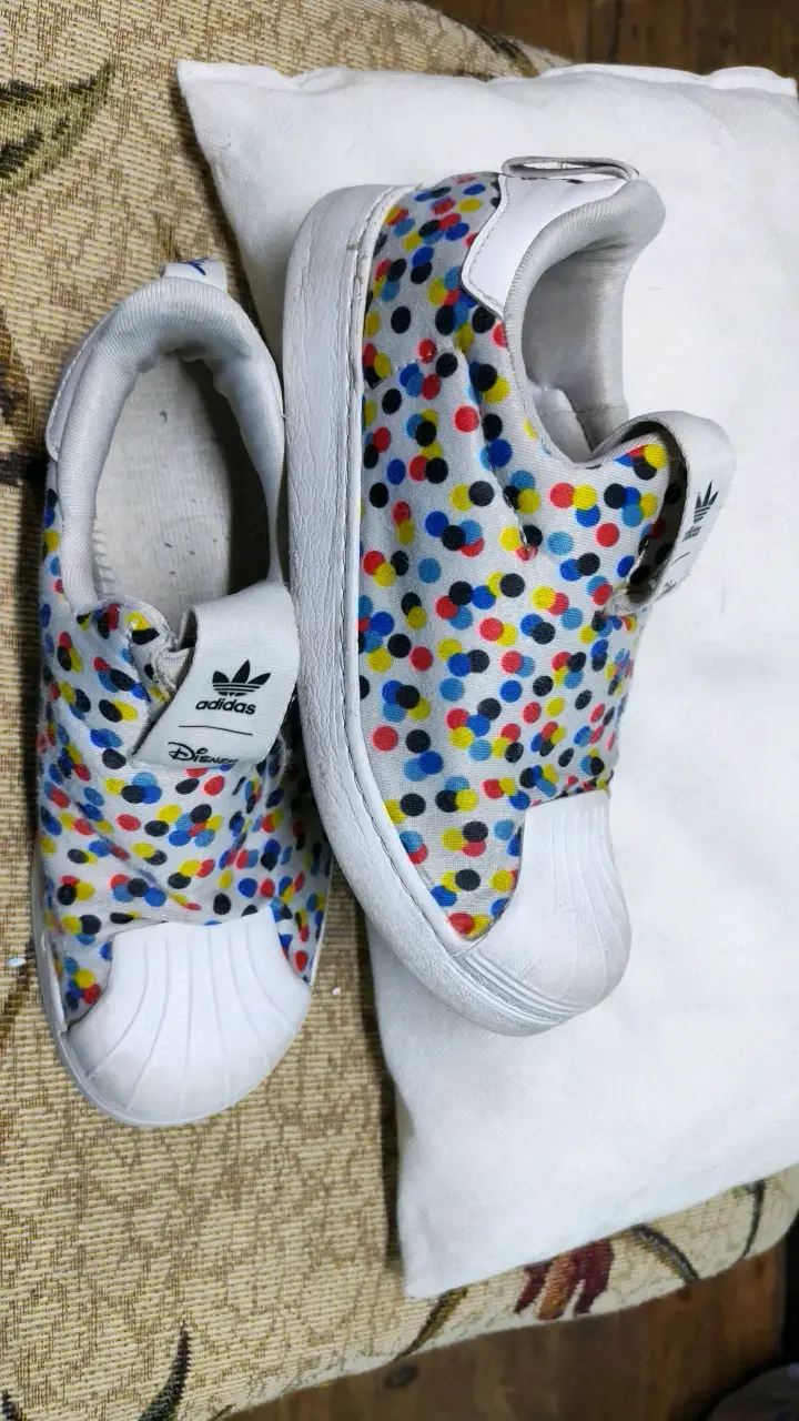 Zapatillas Adidas Disney con diseño de lunares - 2