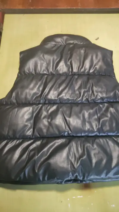 Parka  acolchado negro sin mangas para mujer - miniatura 3