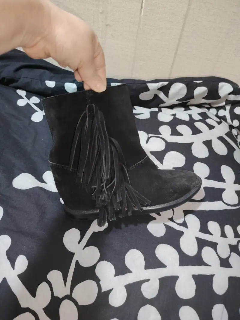 Botines negros de gamuza con flecos - 2