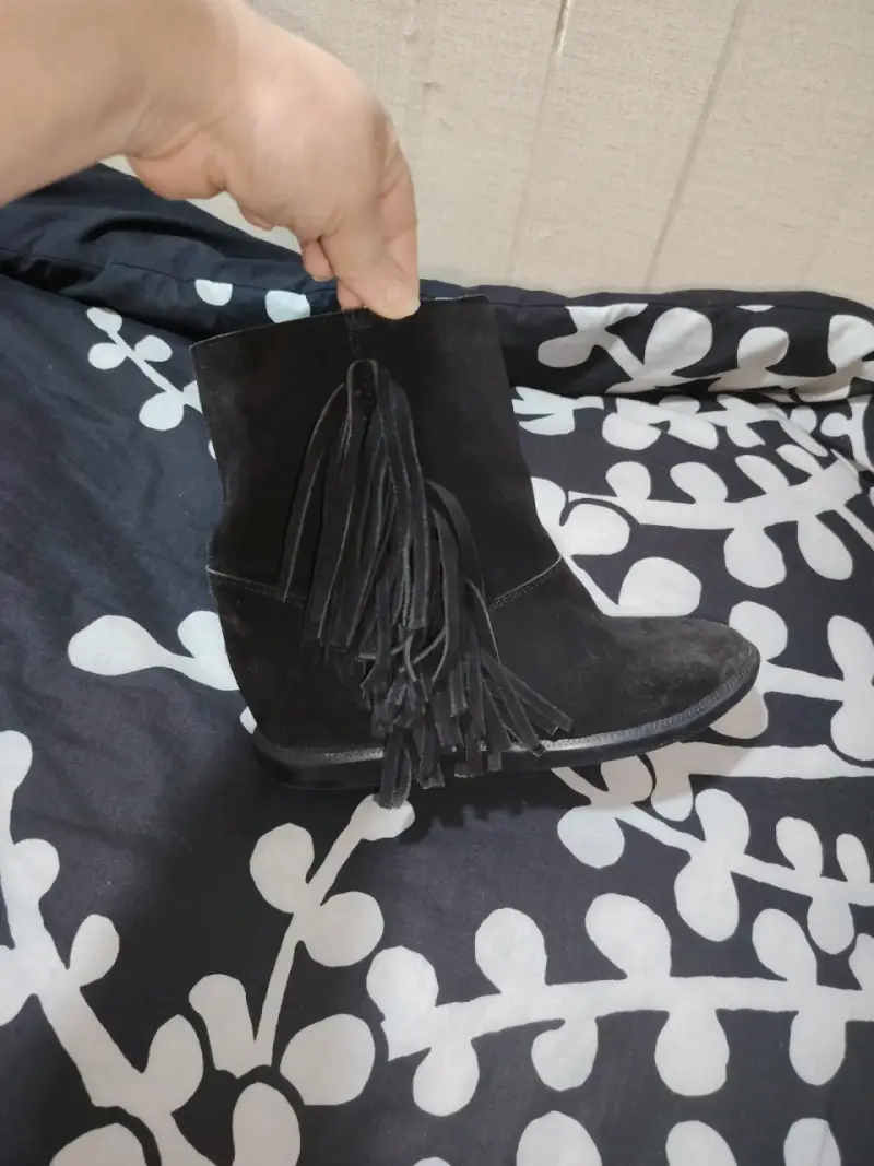 Botines negros de gamuza con flecos - 3
