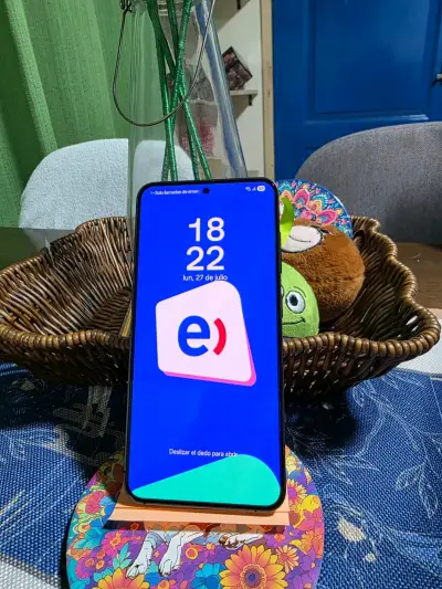 Smartphone Samsung Galaxy s24 256 gben buen estado - miniatura 2