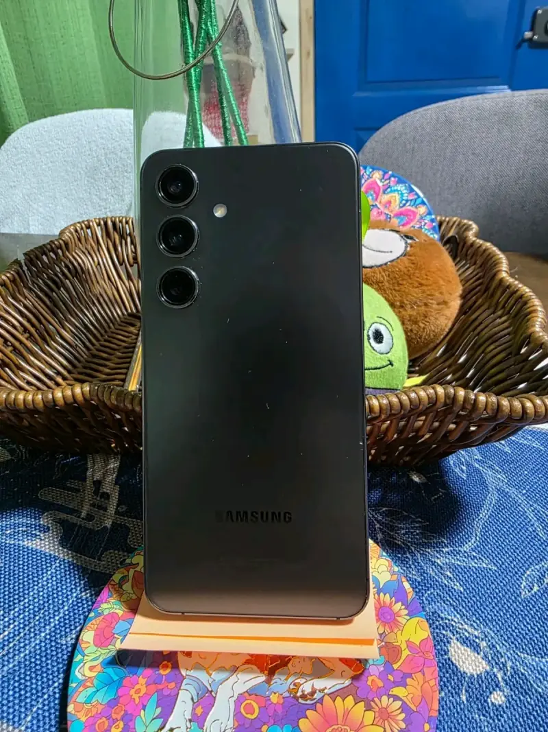 Smartphone Samsung Galaxy s24 256 gben buen estado - 5
