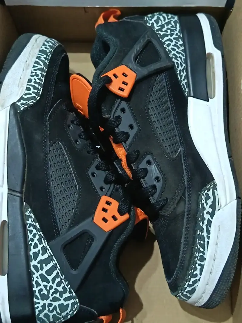 Zapatillas Jordan Spizike Low GS negras y naranjas - 3