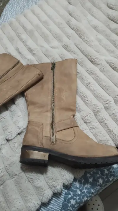 Botas de cuero beige con cierre lateral - miniatura 1