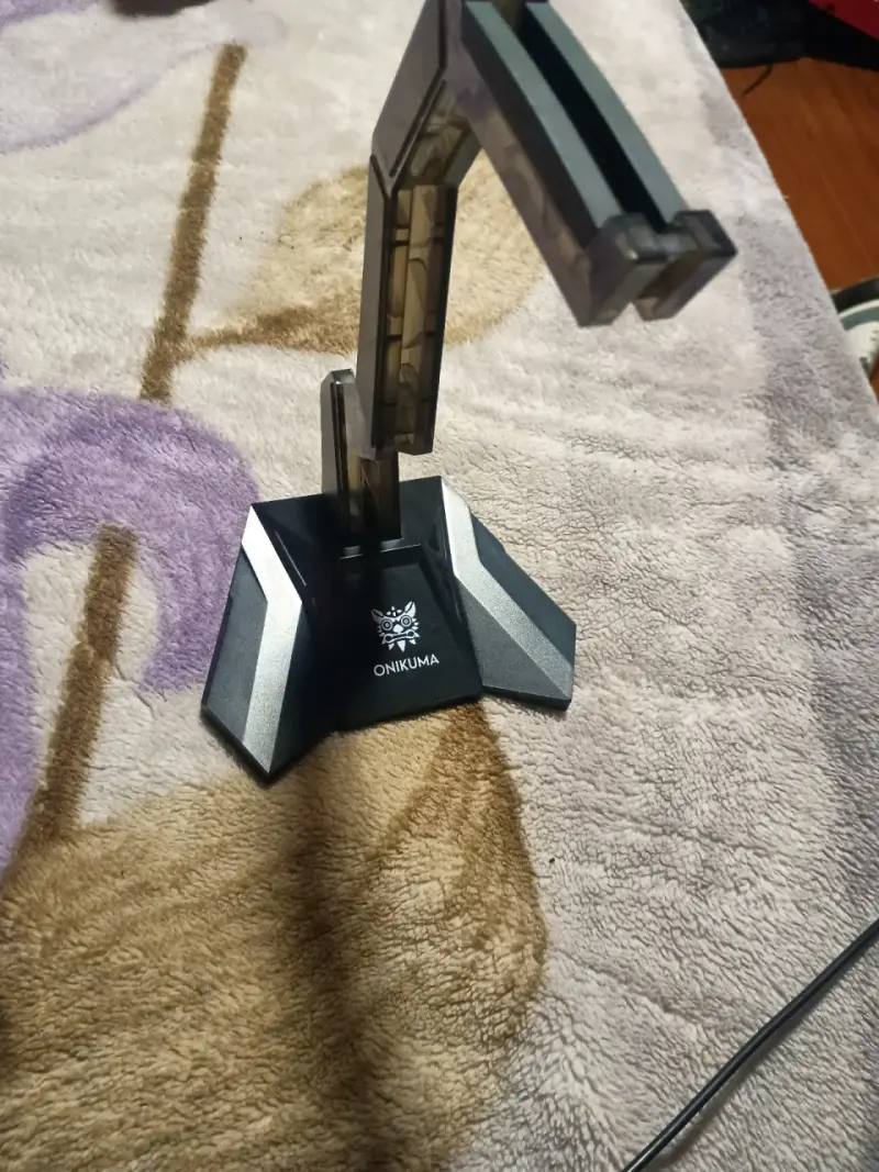 Soporte para audífonos Onikuma con diseño moderno - 3