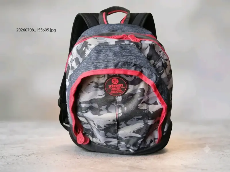 Mochila Xtrem camuflaje gris con detalles rosados - 2