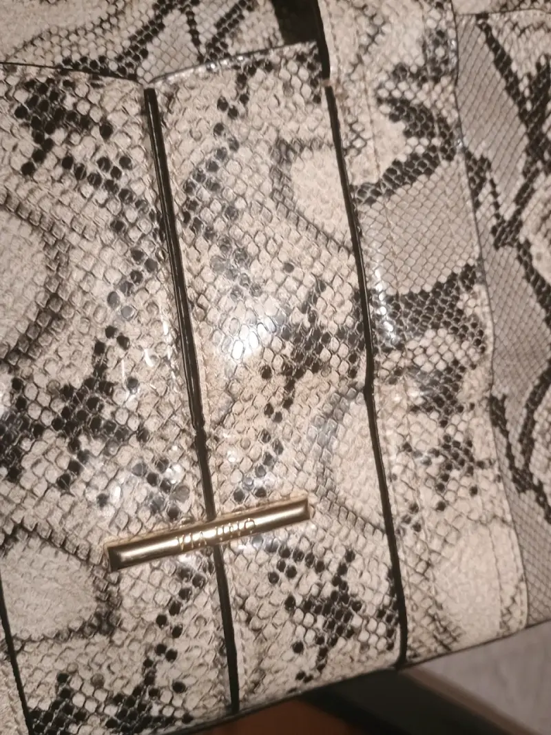 Cartera de mano con diseño de serpiente - 2