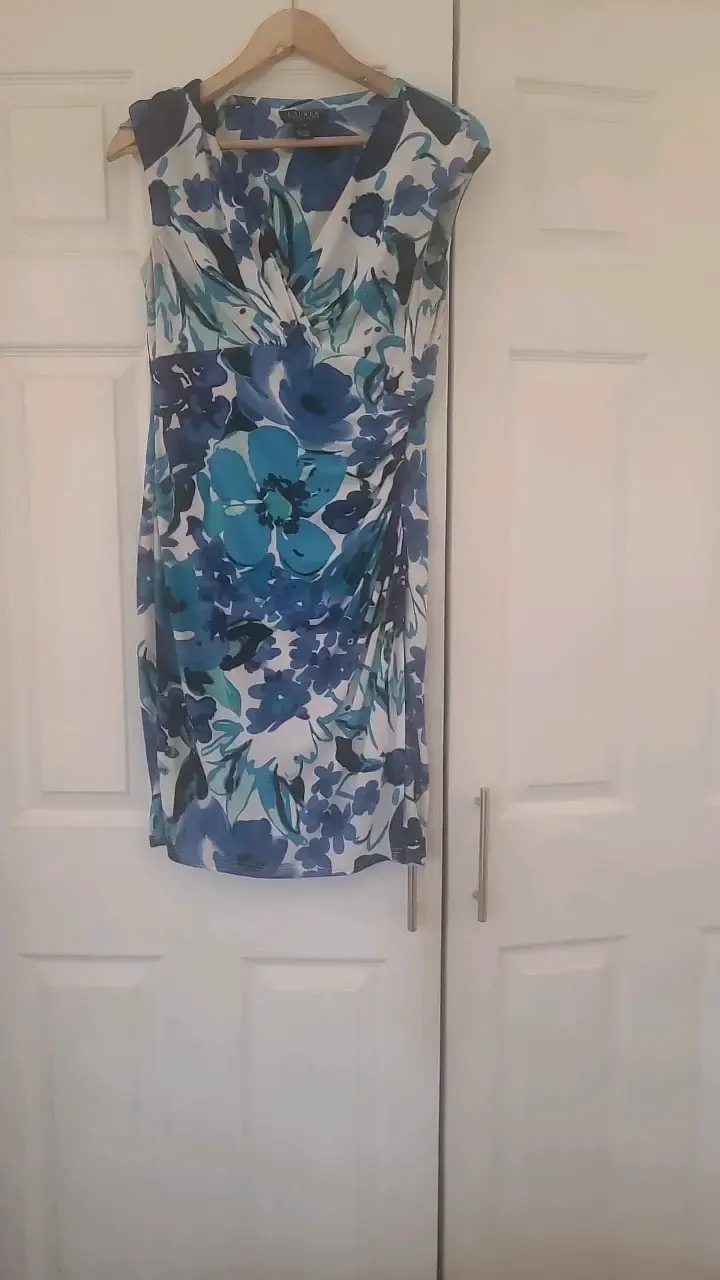 Vestido floral azul sin mangas