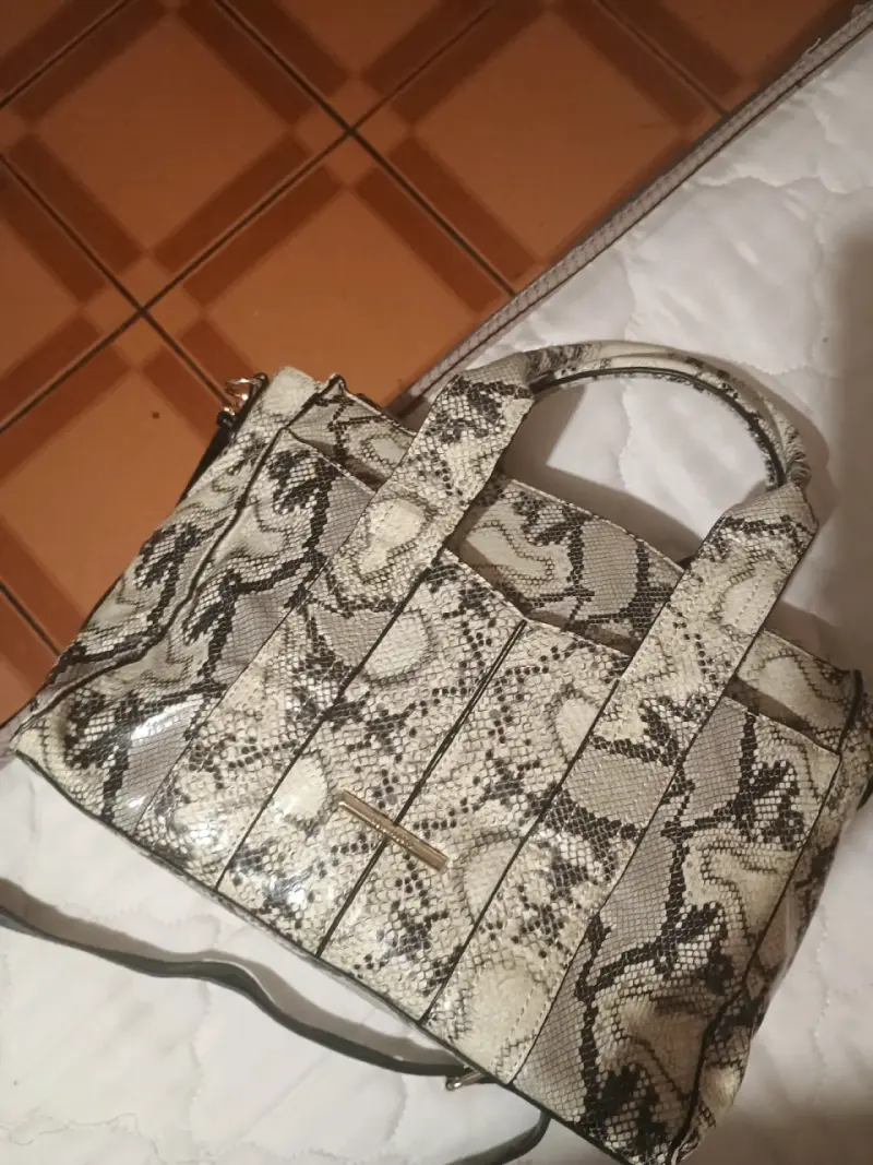 Cartera de mano con diseño de serpiente - 6