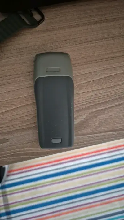 Teléfono celular Nokia clásico en buen estado - miniatura 2