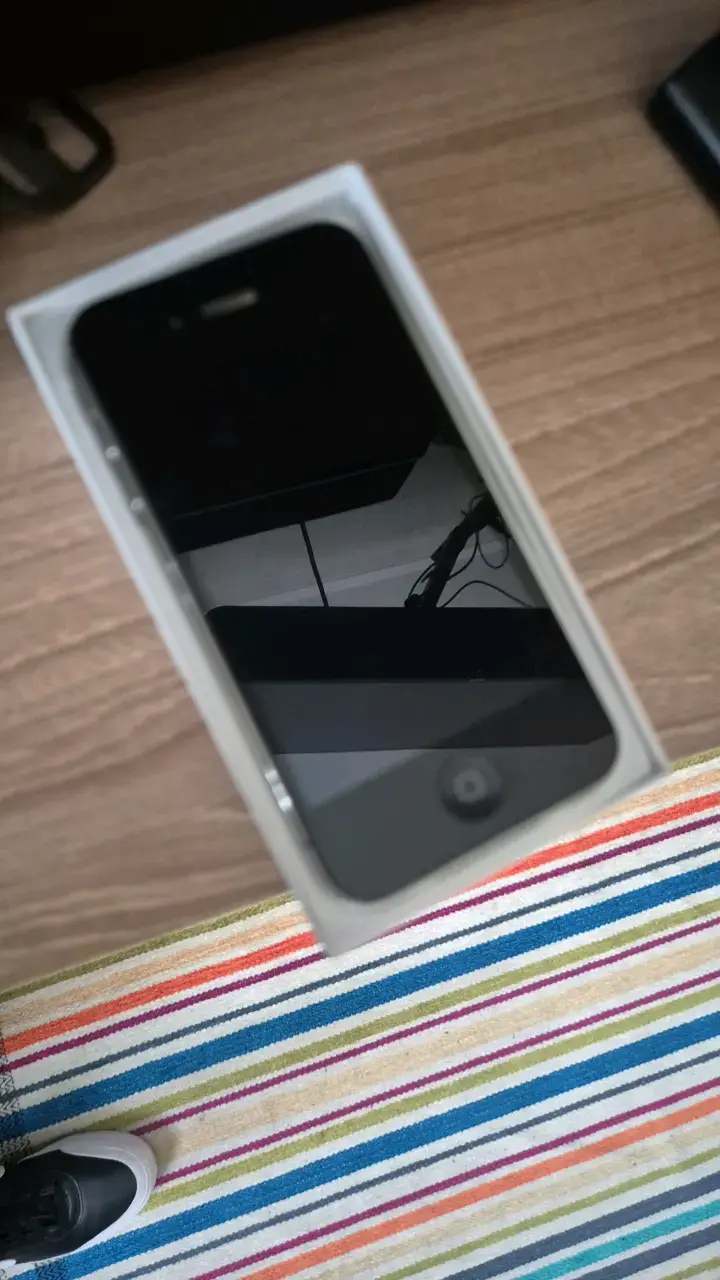 iPhone 4S en buen estado con caja original - 1