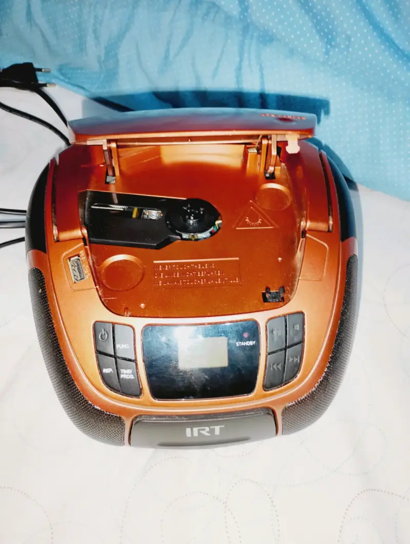 Radio CD portátil IRT con USB y MP3 - 2