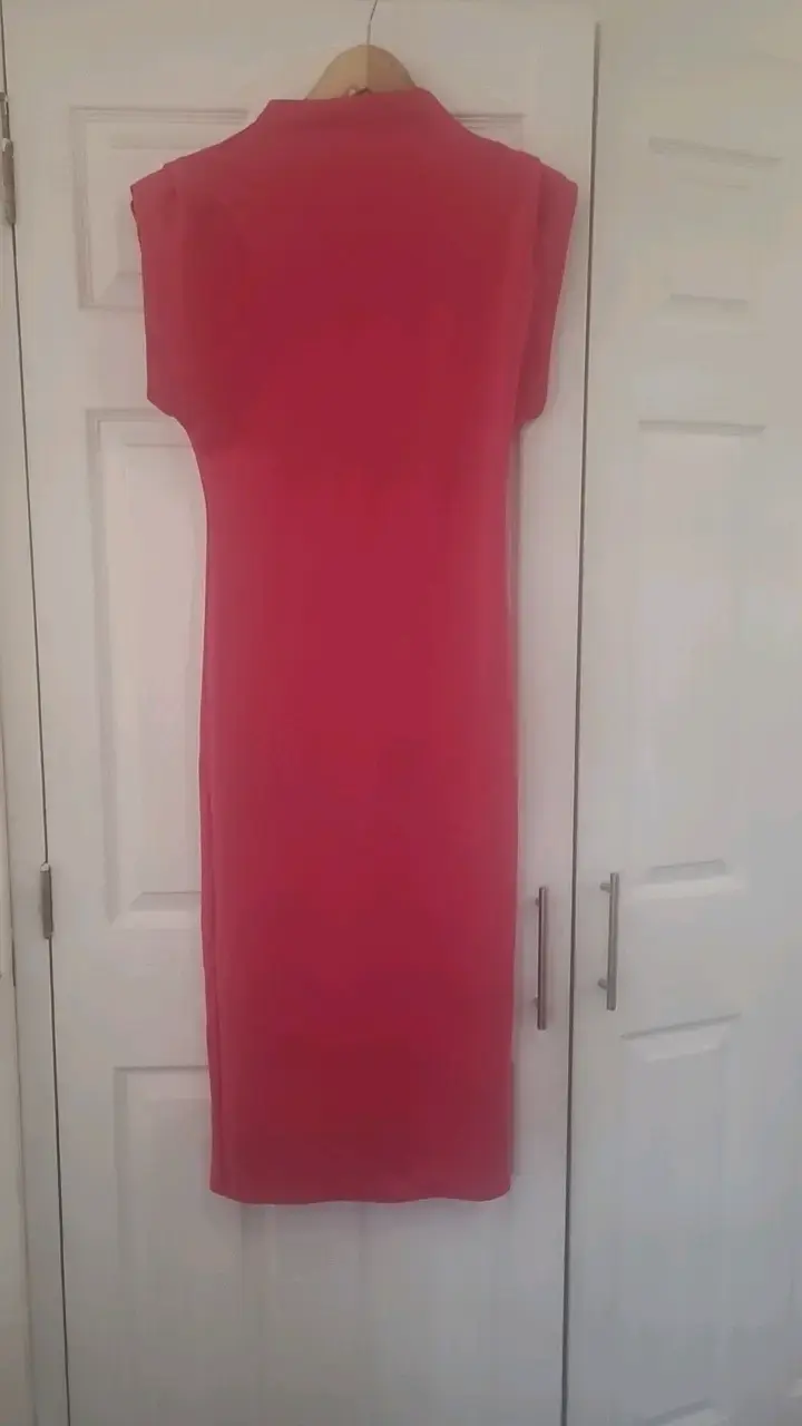 Vestido rojo ajustado para mujer