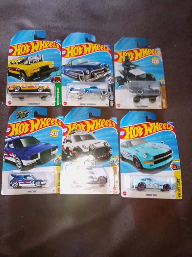 Colección de autos Hot Wheels variados - 1